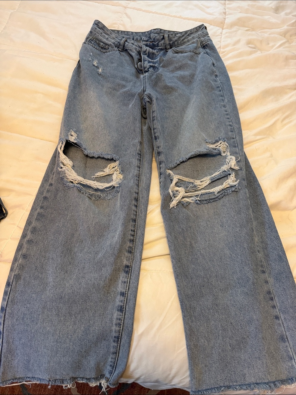 SHEIN Light Blue Distressed Wide-Leg Jeans